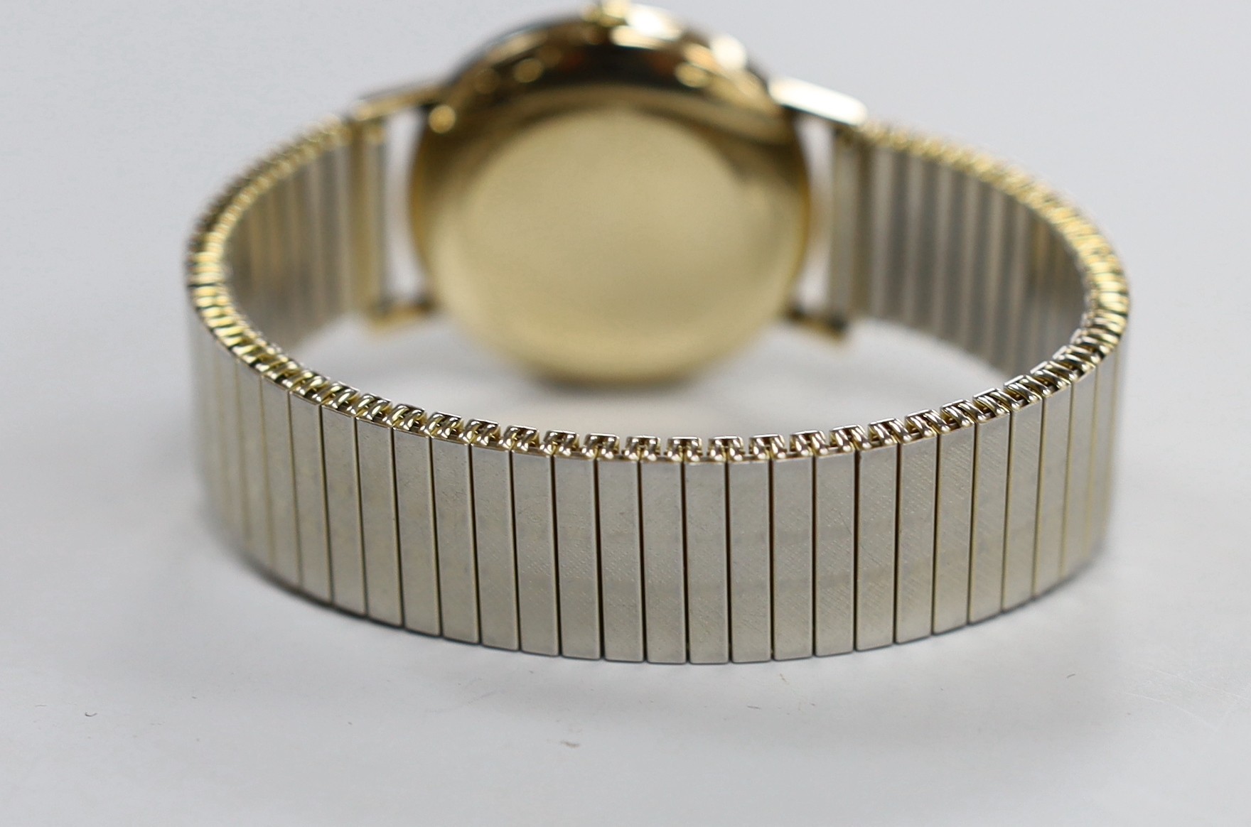 A gentleman's 9ct gold Longines automatic wrist watch, with date aperture, on associated gold plated bracelet, case diameter 35mm.